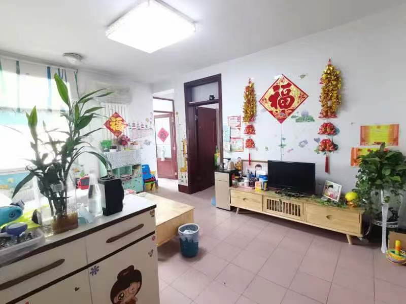 尚賢中學(xué)對(duì)過，北辛，育才鄰墻三室一廳一廚一衛(wèi)