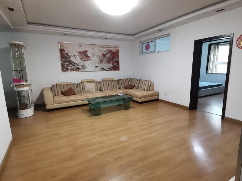 品質(zhì)小區(qū)！3室2廳1衛(wèi)130m2，拎包入駐，隨時看房。