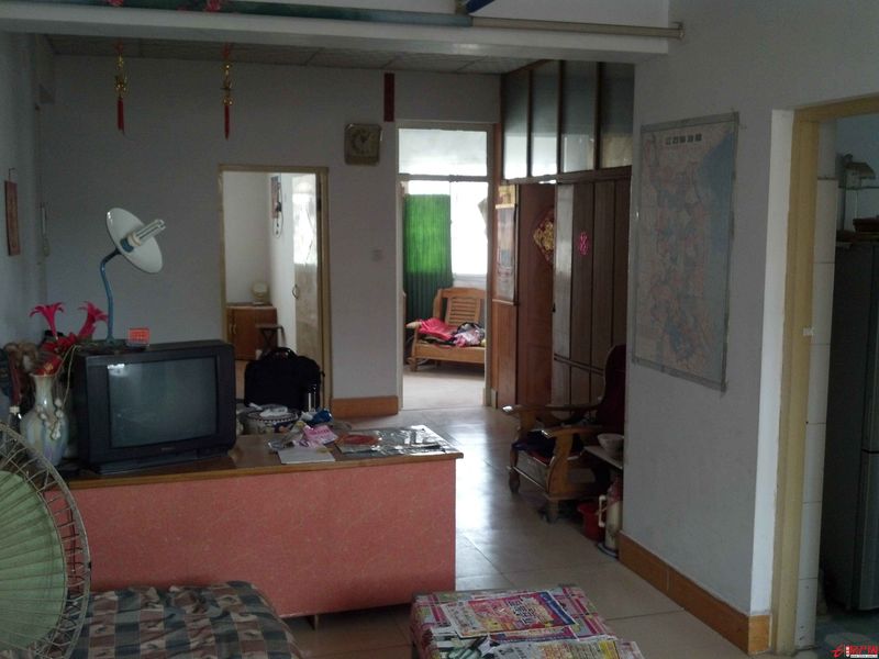 龍泉苑小區(qū)東門(mén)多層五樓九十一平米實(shí)用一百平米有房出售