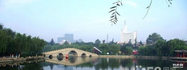 荊河小區(qū)沿河風(fēng)景房三居室送儲藏室?guī)к囄?>
                    <s class=