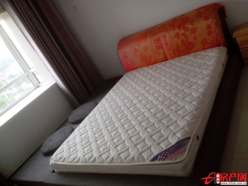 陽光麗景精裝修兩居，室簡單家具、拎包即住