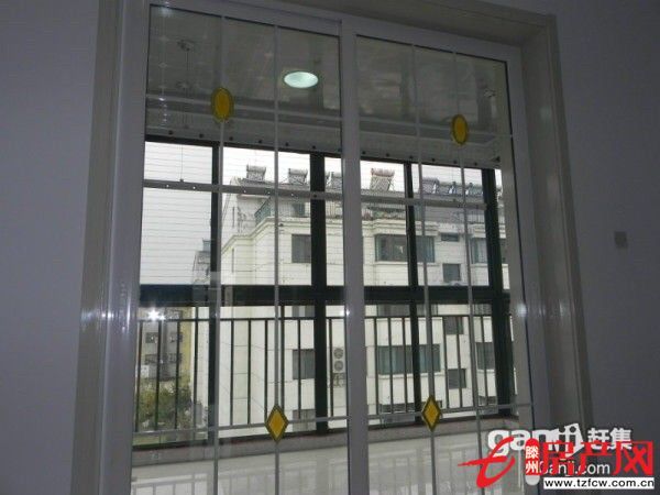 富盛園小區出租干凈衛生，帶部分家具家電便宜出租。