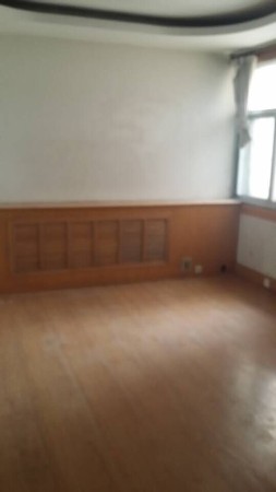 城市之光對過建工局宿舍急售，房權滿二，價格低。