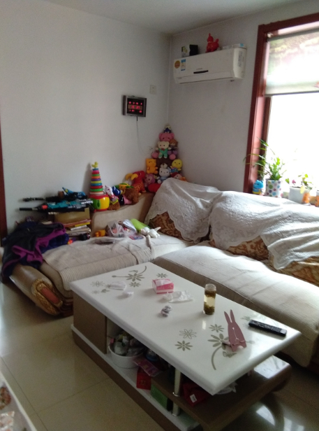 北安居三室一廳精裝修學(xué)區(qū)房，干凈明亮拎包入住三樓