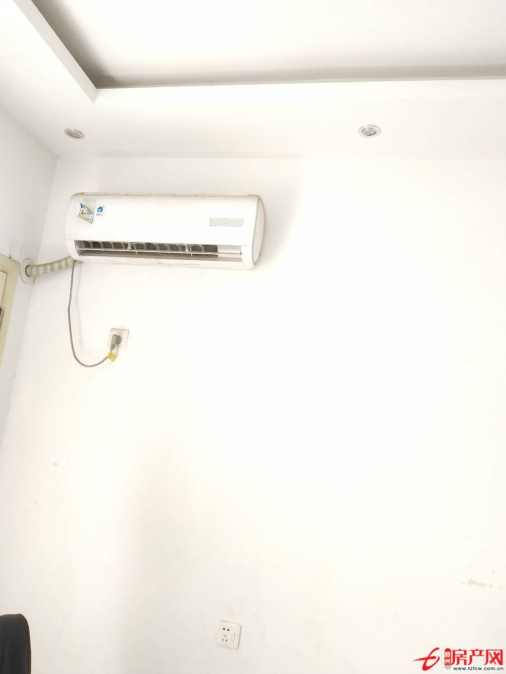 杏壇小區，供暖空調電視機家具精裝修，交通便利