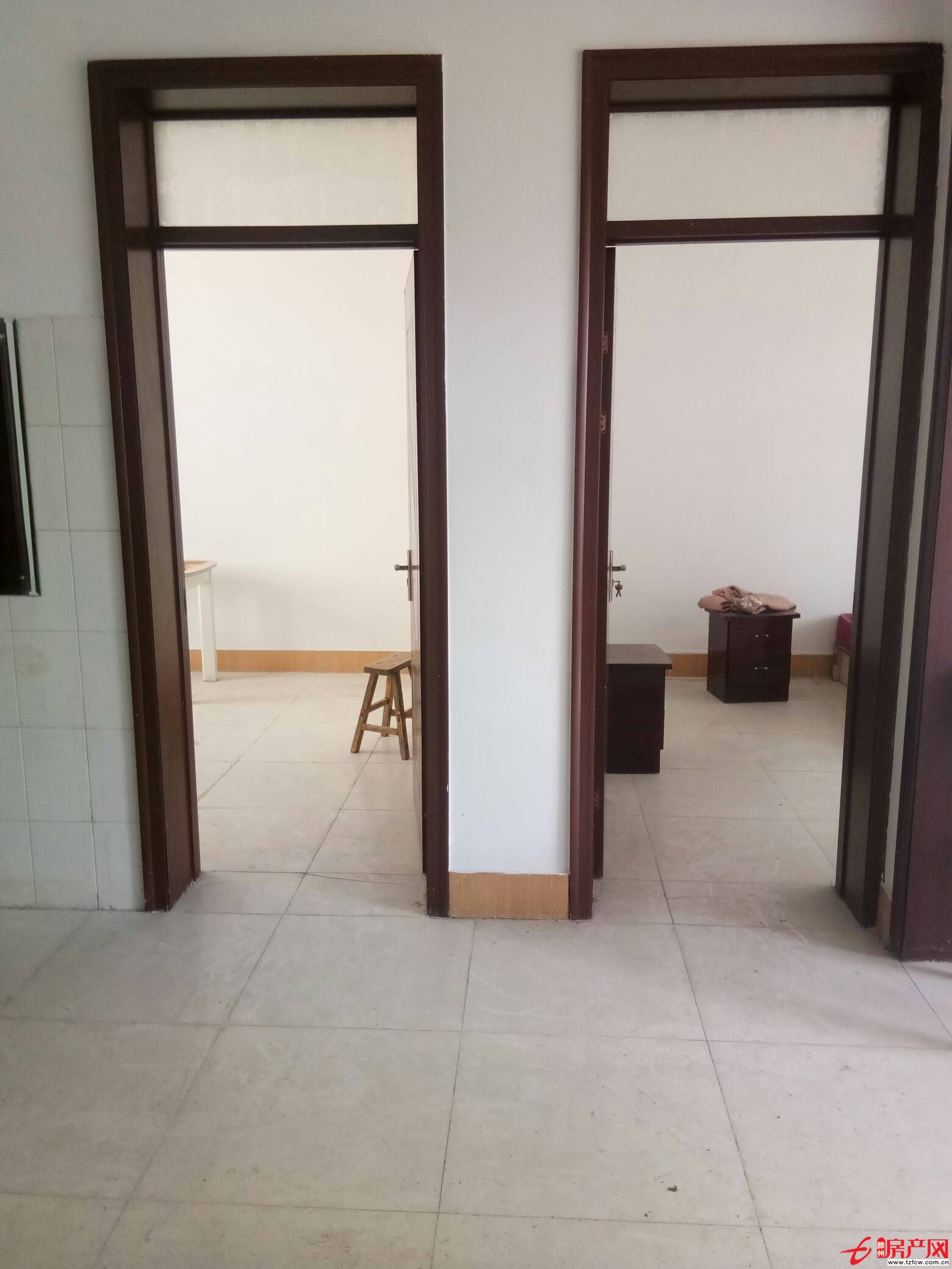 煤炭局宿舍二樓三室兩廳，三室一廳朝陽，有證需全款屬于滕北前進