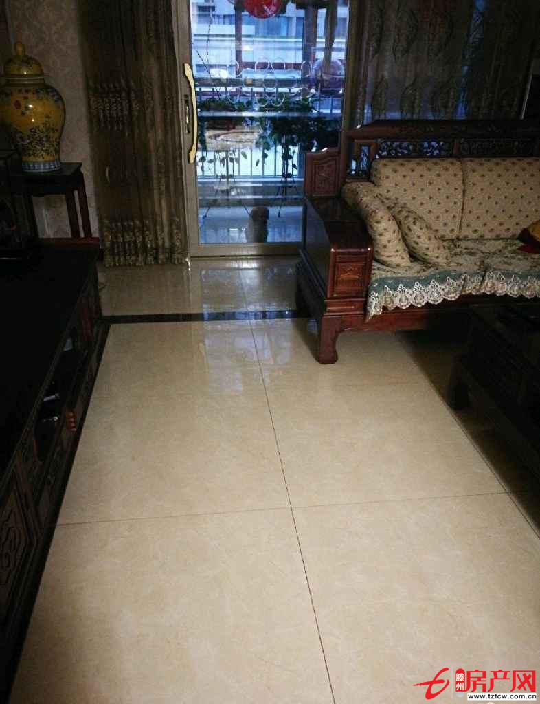 涵翠苑區(qū)多層三樓戶型好,四室兩廳豪華裝修