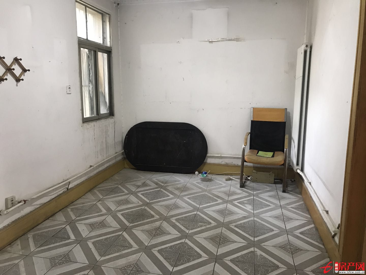 北老一中宿舍三樓兩居室戶型方正兩室朝南老證過(guò)戶費(fèi)低送儲(chǔ)