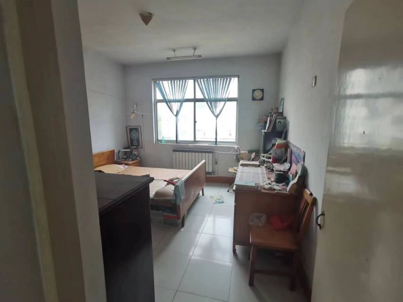 東興小區(qū)  3室2廳1衛(wèi)106m298萬元