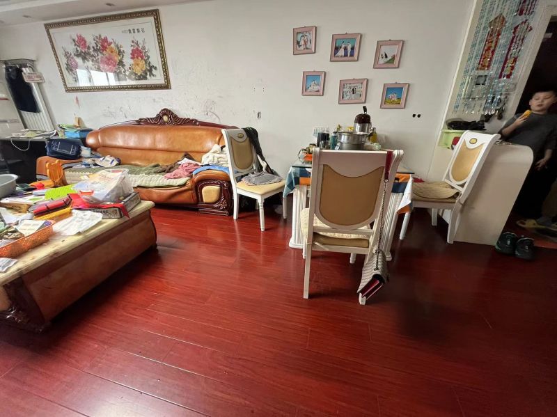 不到六千買市中心位置，問(wèn)天精裝修3室2廳2衛(wèi)152m288.8萬(wàn)元