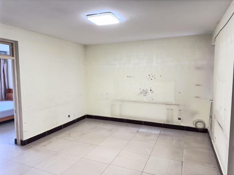 普通裝修3室2廳1衛103m21700元/月