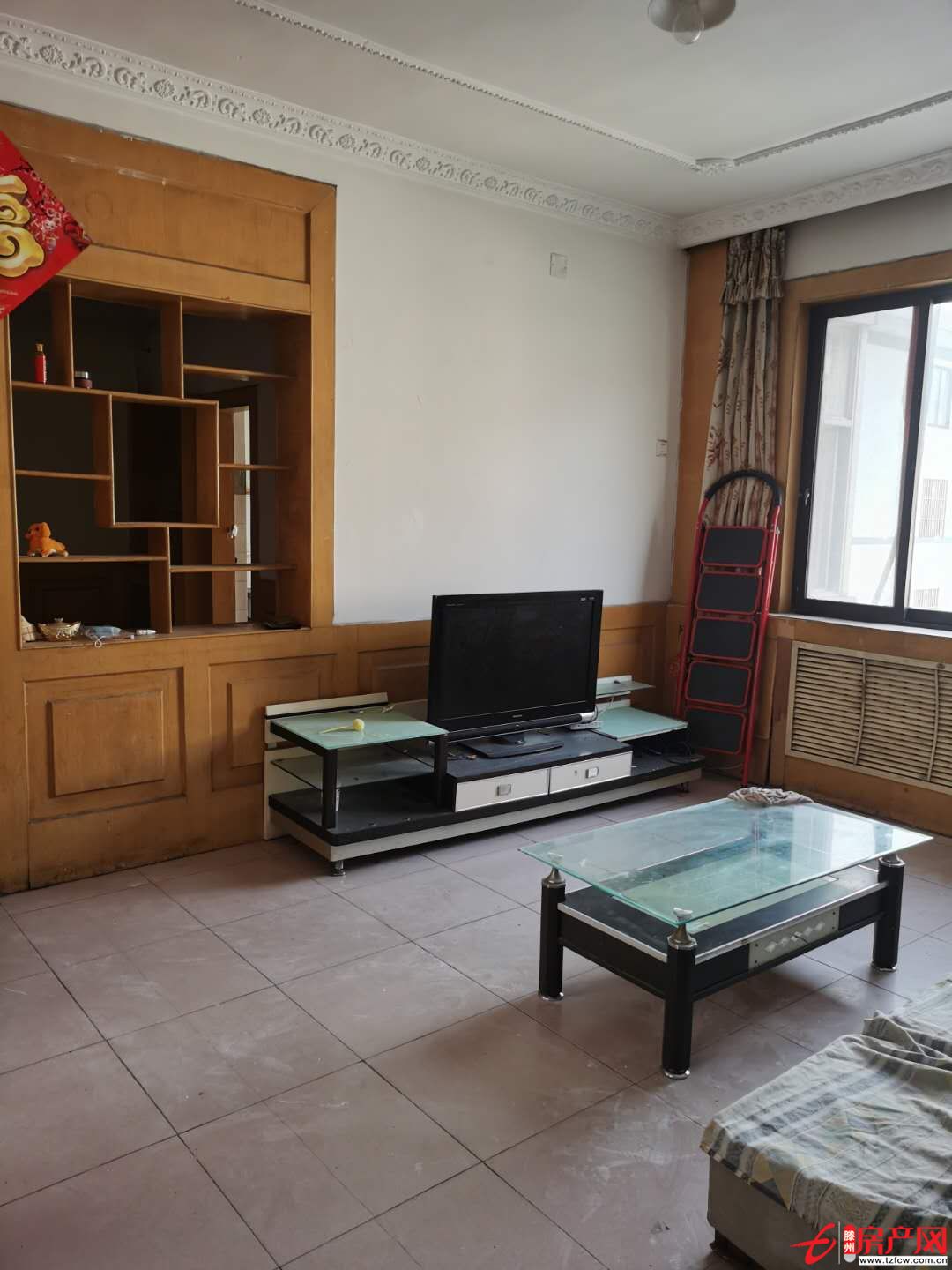 房屋在龍泉廣場對過，荊河西岸，周圍學校眾多，小區寬敞